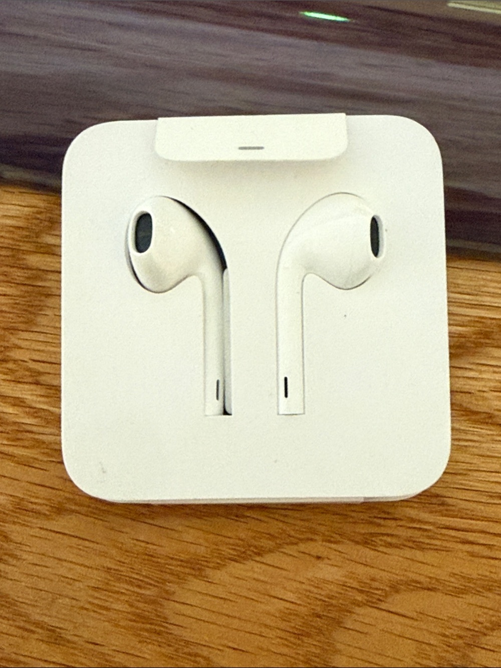 Apple White Earbud Headphones in original Retail Card with adapter
